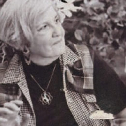 Image of Poet Marilou Awiakta in a garden