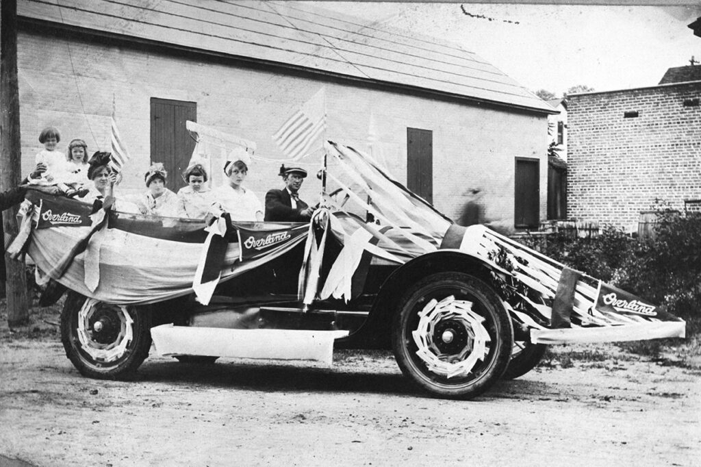 Prize-winning automobile in the Fourth of July parade, Loudon, Tenn., 1925